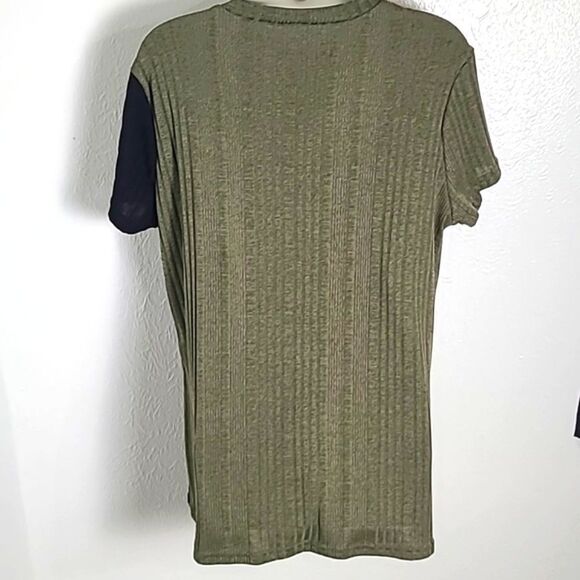 Army Green & Black Two-Tone Top with Buttons Down the Side, Size XL - Picture 5 of 7